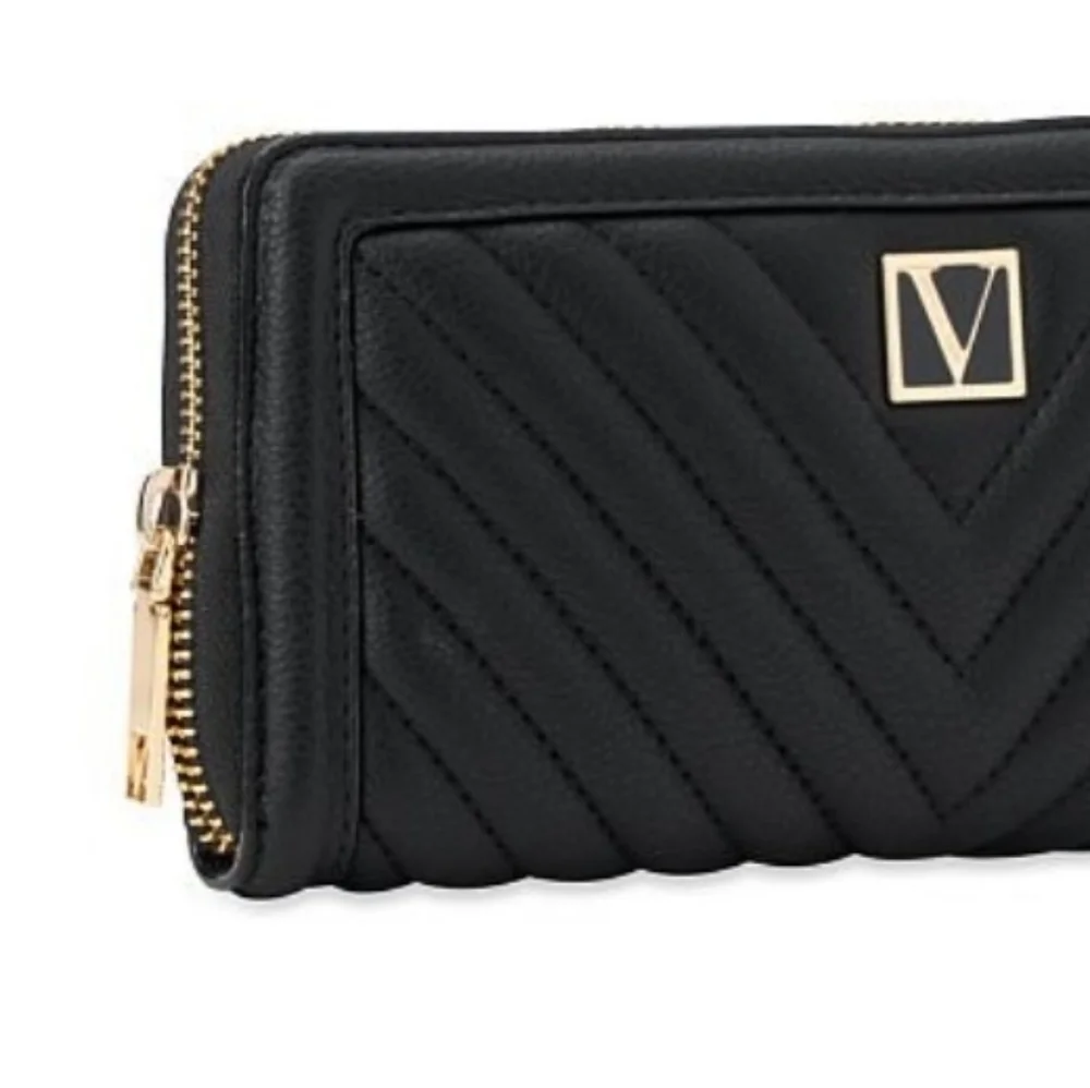 NEW Victoria Secret Full Size Wallet Quilted style perfect as a gift - Picture 4 of 8